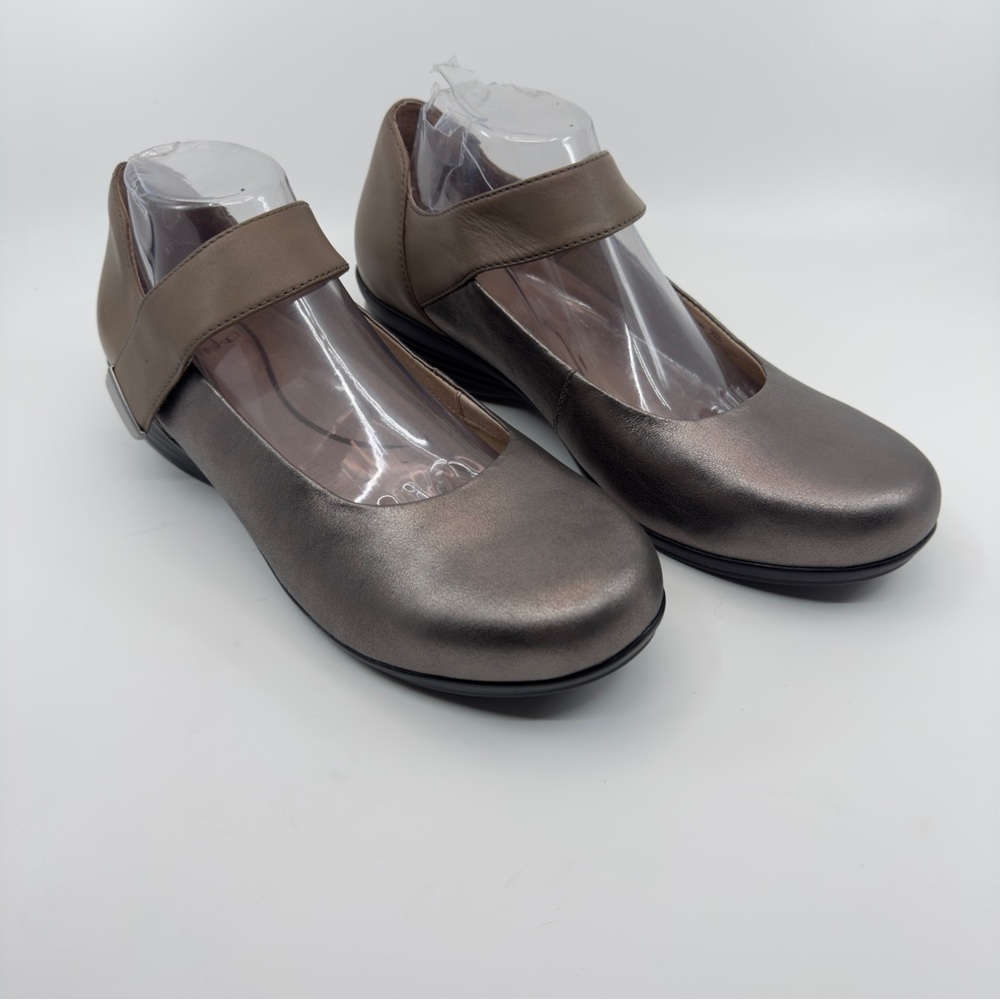 Dansko Audrey Mary Jane Fats  Color Metallic Taupe Leather. SZ 11